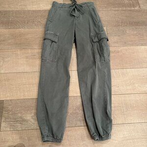 AMERICAN EAGLE JUNIOR WOMENS SIZE 00 GREEN CARGO JOGGERS
